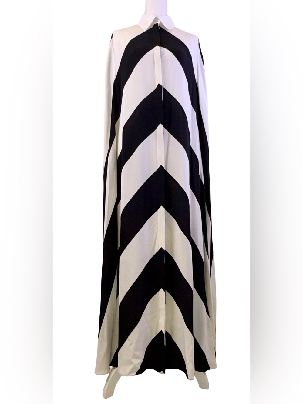 VALENTINO CHEVRON SILK CAPE  DRESS IN BLACK AND WHITE - Picture 4 of 15